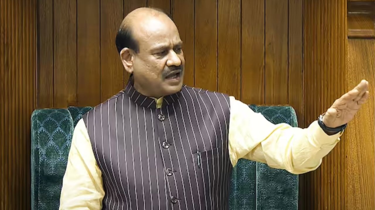 बड़ा सियासी टकराव: Lok Sabha Speaker Om Birla पर भड़का विपक्ष, Rahul Gandhi–Mallikarjun Kharge ने अविश्वास प्रस्ताव की चेतावनी दी