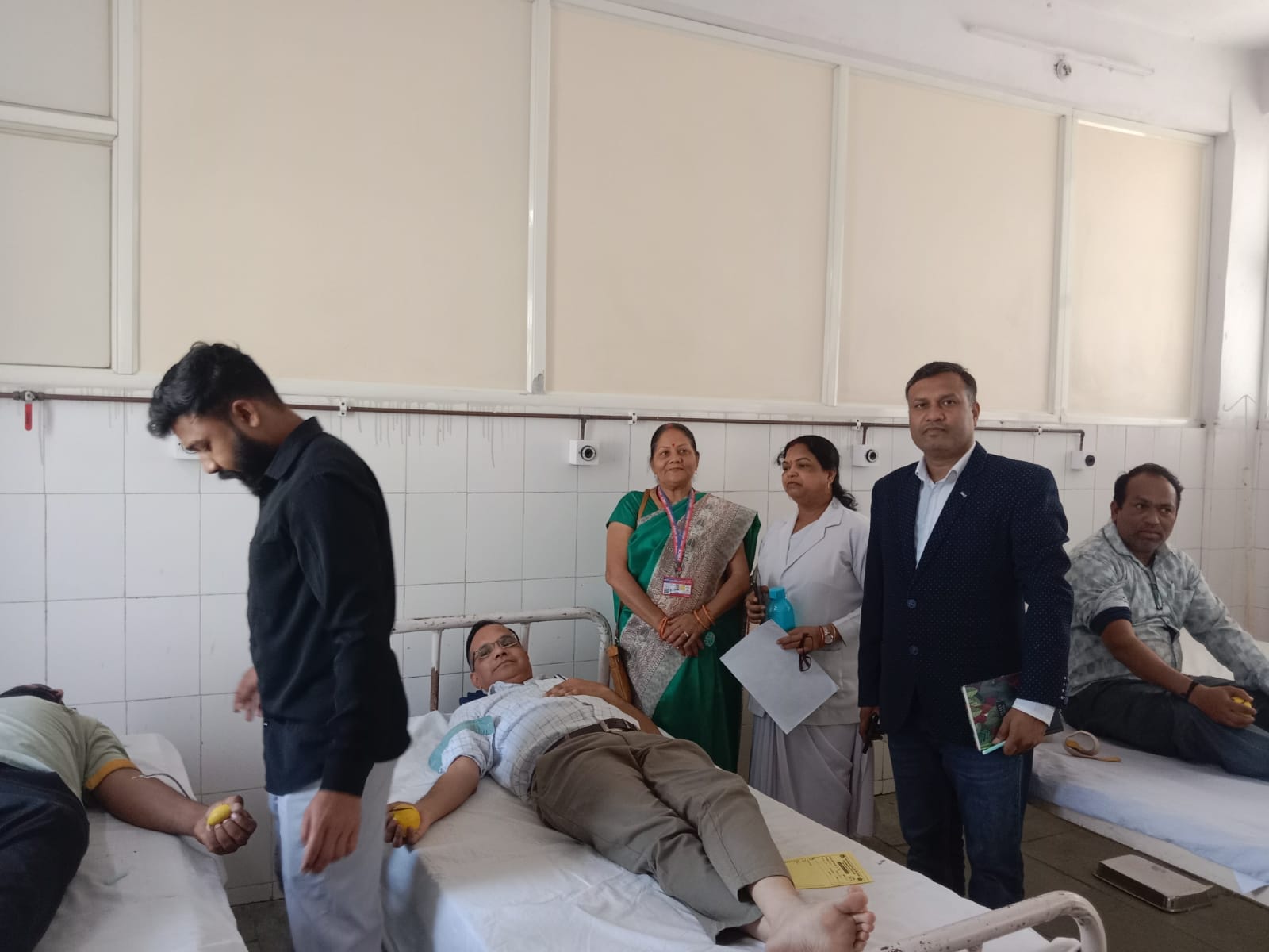 साहसिक तत्परता का उदाहरण: बागली स्वास्थ्य केंद्र रक्तदान शिविर में डॉक्टर हेमंत पटेल ने बचाई महिला की जान