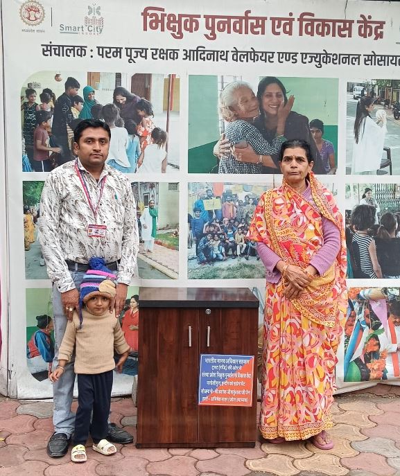 Bhartiya Manav Adhikar Sahkar Trust की सेवा का क्रम जारी, पुनर्वास केंद्र को नई अलमारी भेंट