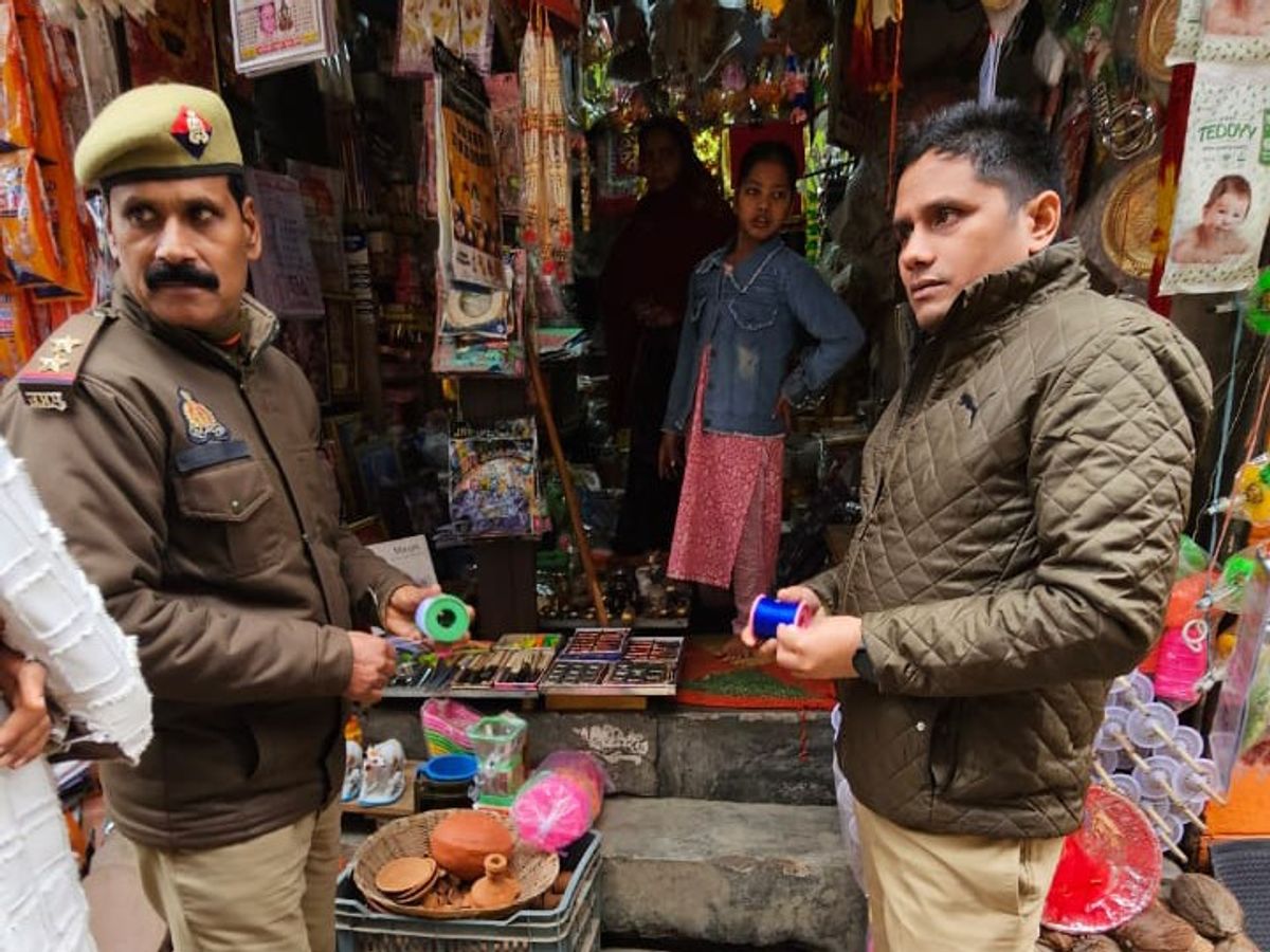 Chandauli में Chinese Manja से संविदा कर्मचारी गंभीर रूप से घायल, सुरक्षा को लेकर बढ़ा रोष