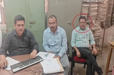 MP Katni Lekhpal Bribe Case: 54 हजार का मोबाइल रिश्वत में मांगने वाला लेखापाल रंगेहाथ गिरफ्तार, लोकायुक्त की बड़ी सख्त कार्रवाई