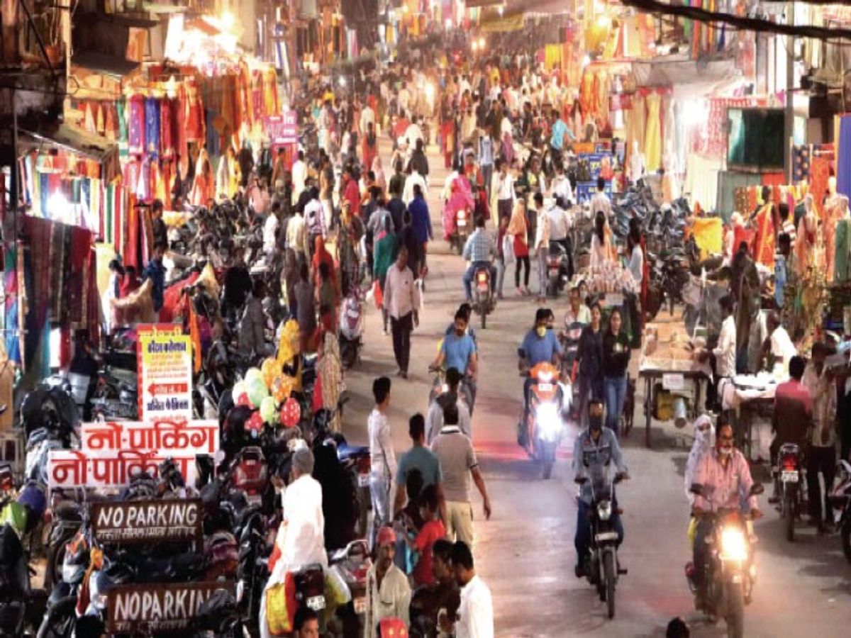 Indore के सीतलामाता बाजार में व्यापारियों ने खुद संभाली ट्रैफिक व्यवस्था