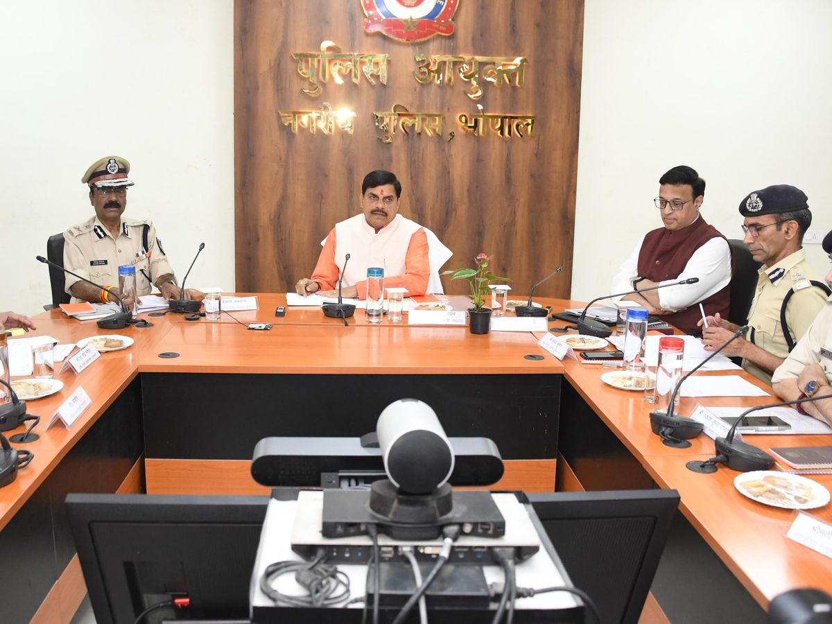MP में होली और रमजान के दौरान शांति बनाए रखने के लिए सीएम मोहन यादव ने पुलिस अधिकारियों को सख्त निर्देश दिए