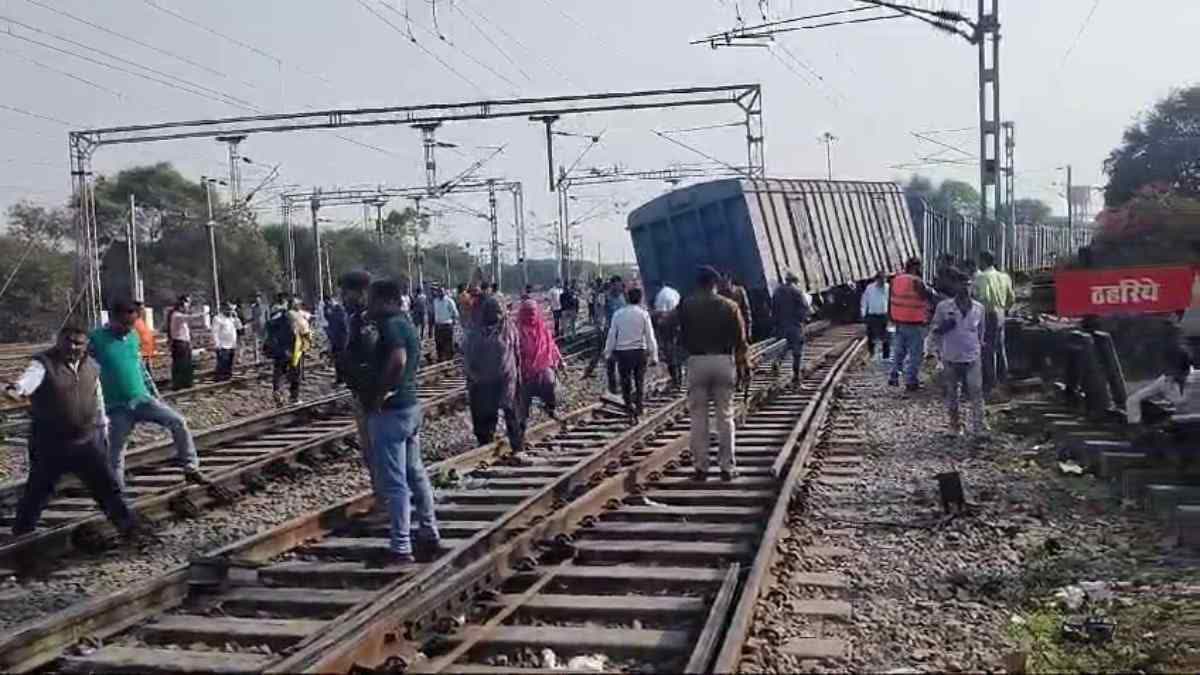 Near Katni railway station, 5 coal-laden freight train coaches derailed, disrupting train operations and affecting multiple routes.