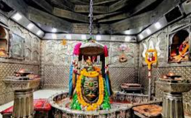 Ujjain News: श्री महाकालेश्वर मंदिर में उमड़ी आस्था की लहर, शुक्ल तृतीया पर भस्म आरती में शामिल हुए हजारों श्रद्धालु