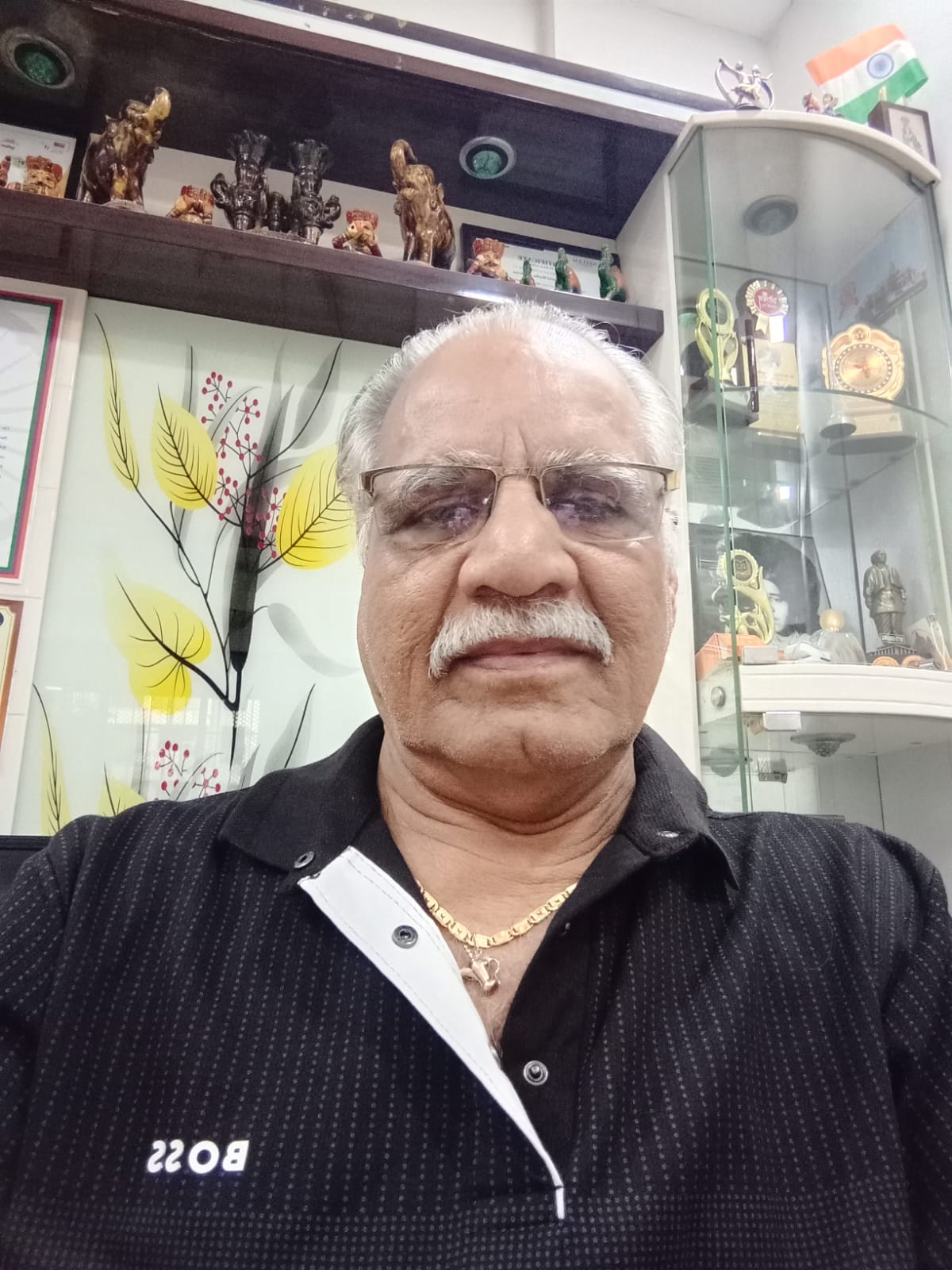 खत्म हो रहे खून के रिश्ते: आधुनिक समाज की चिंताजनक सच्चाई पर शक्तिशाली कविता – जानिए क्यों मिट रहे हैं पारिवारिक संबंध