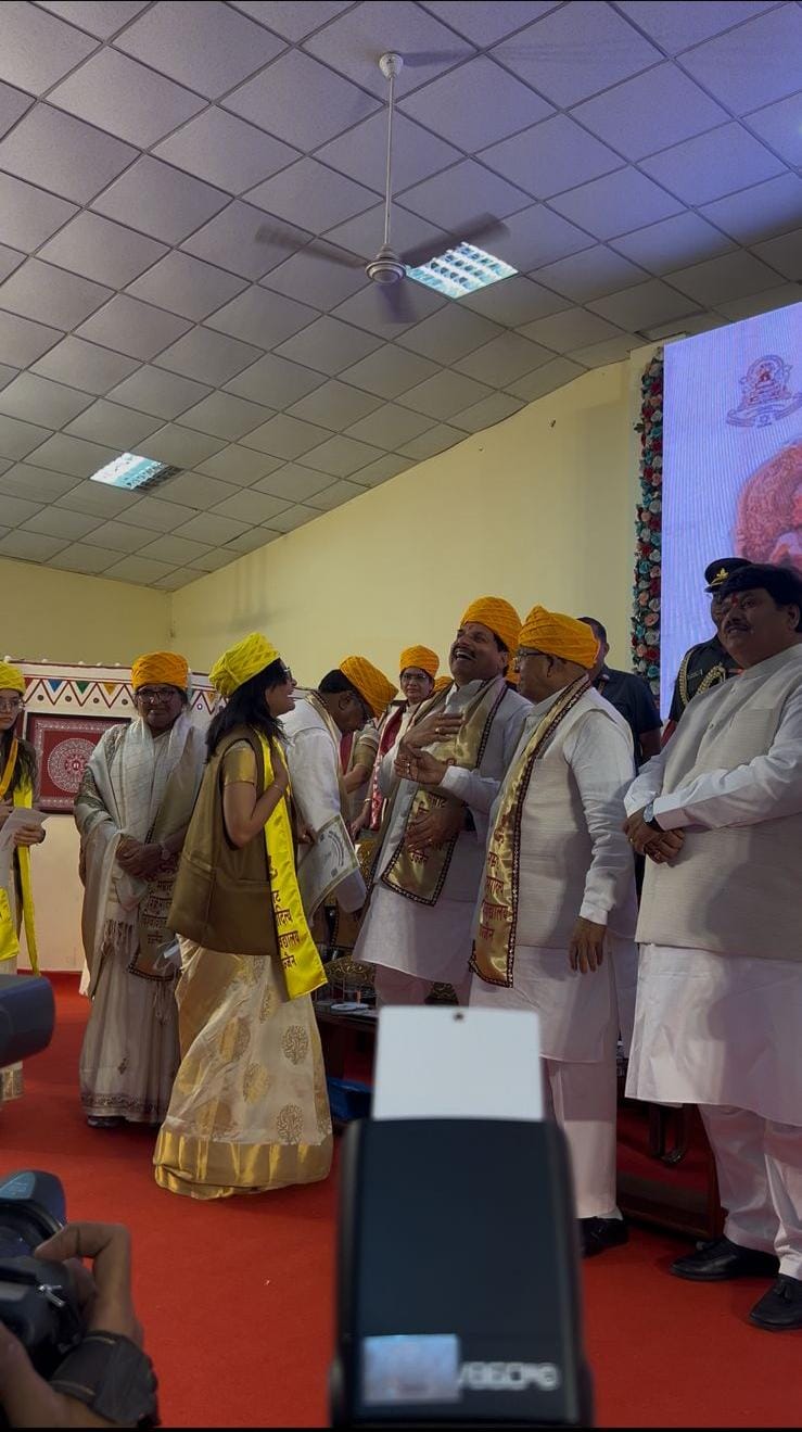 गर्व की बड़ी उपलब्धि: आकांक्षा शर्मा गोल्ड मेडल से सम्मानित, सम्राट विक्रम विश्वविद्यालय में प्रथम स्थान हासिल कर बढ़ाया शहर का मान