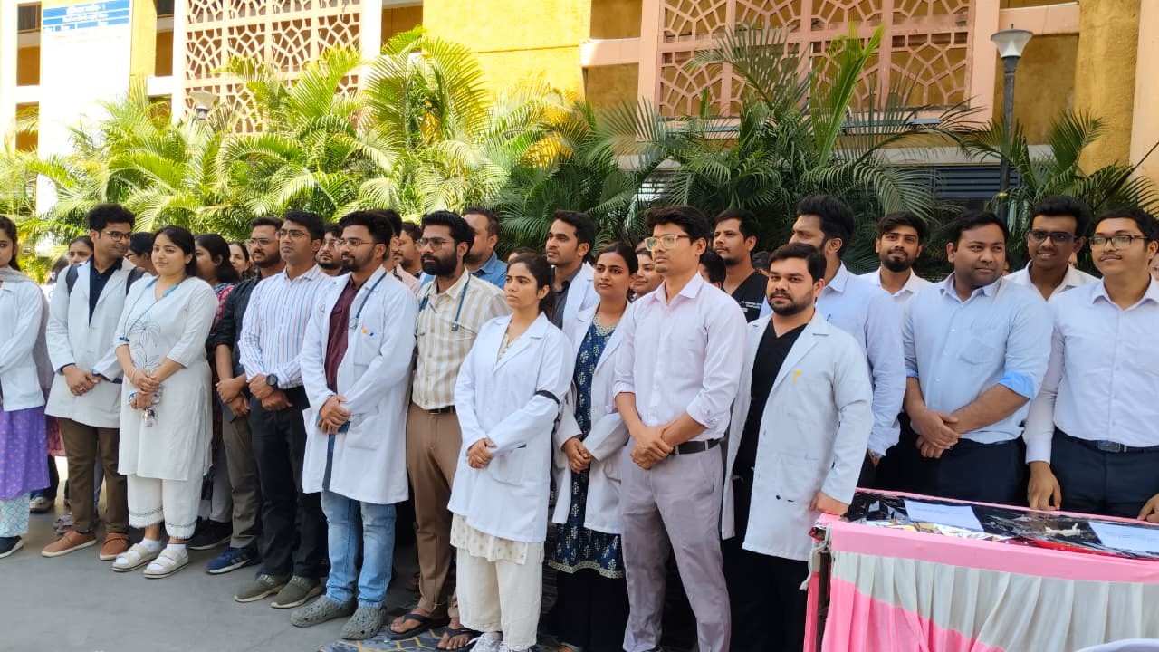 MP Junior Doctors Strike: बड़ी राहत, जूनियर डॉक्टरों की हड़ताल 16 मार्च तक स्थगित