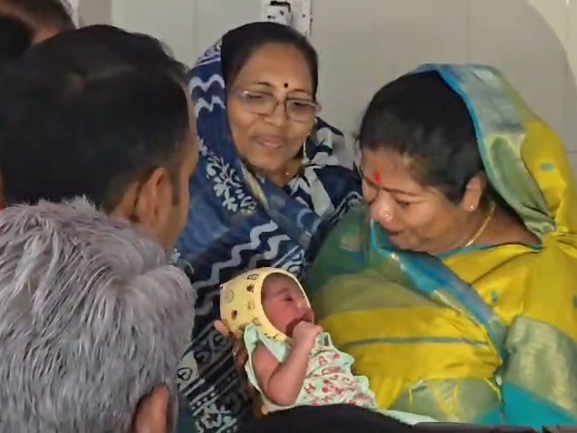मंत्री संपतिया उईके ने नवजात का नाम मोहन यादव रखा: भावुक पल, मुख्यमंत्री जन्मदिन पर अनोखी पहल से बढ़ी खुशियां
