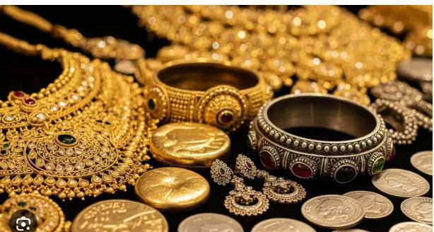 Gold का आज का भाव 12 मार्च 2026: MCX पर सोने की कीमत में ₹600 की गिरावट