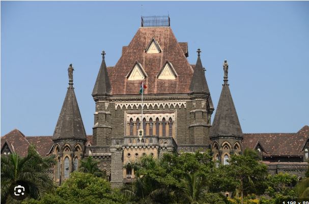Bombay HC ने एयरपोर्ट पर नमाज की अनुमति से किया इंकार, सुरक्षा को प्राथमिकता दी