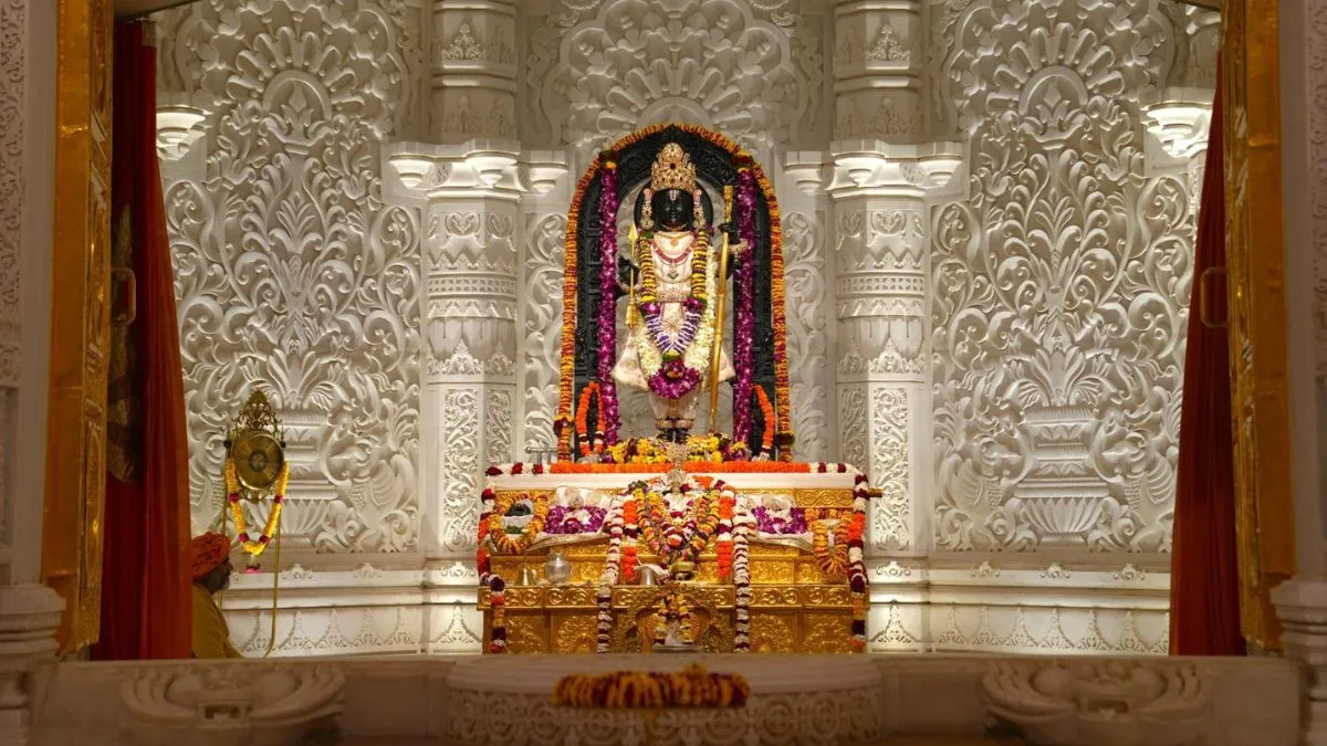 “Ayodhya रामजन्मभूमि में रामलला का तीसरा जन्मोत्सव, देशभर के भक्त शामिल, विशेष तैयारियों के साथ सूर्यतिलक और भव्य उत्सव”