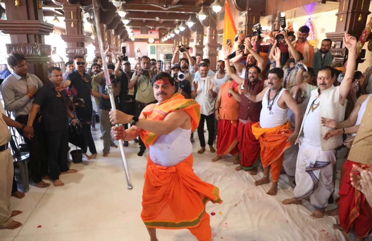 इंदौर रंगपंचमी गेर 2026 में मिसाइलों से उड़ा गुलाल, टैंक से बरसे रंग, उज्जैन में मुख्यमंत्री संग झूमी होली