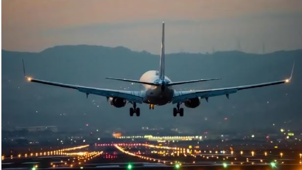 Iran ने 2 महीने बाद कमर्शियल उड़ानें शुरू कीं, संघर्ष के बाद सामान्यता की ओर बढ़ते संकेत मिले हैं