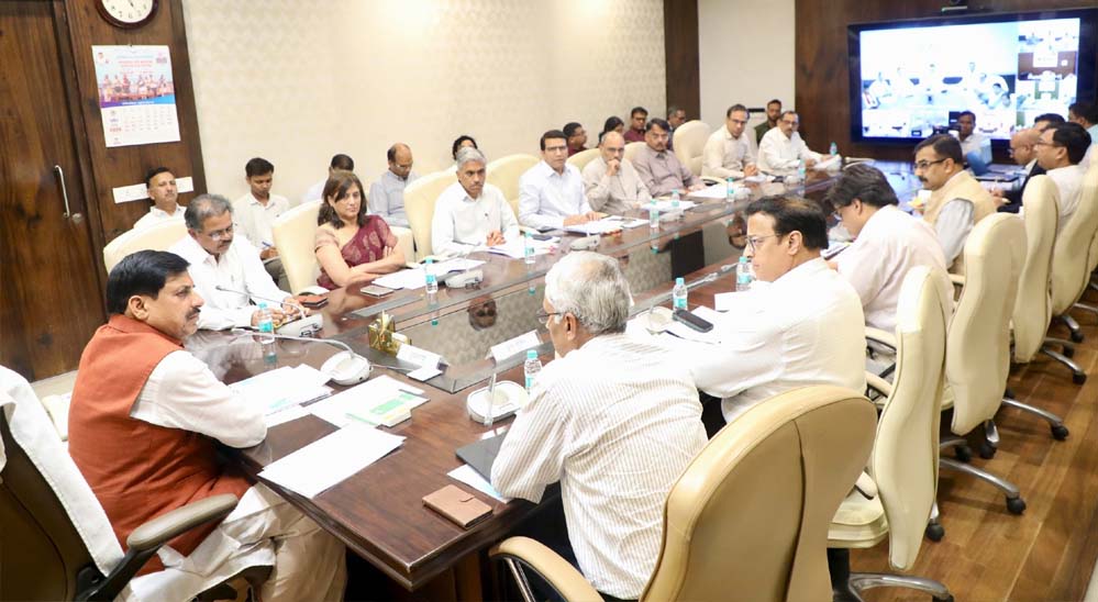 CM डॉ. मोहन यादव ने जनकल्याण कार्यों में तेजी, गांवों में रात्रि विश्राम और योजनाओं के बेहतर क्रियान्वयन के निर्देश दिए