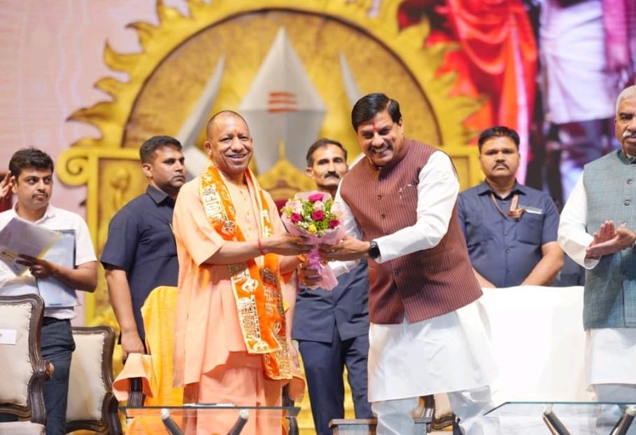 वाराणसी में Samrat Vikramaditya महानाट्य का भव्य आयोजन, CM मोहन यादव ने किया शुभारंभ