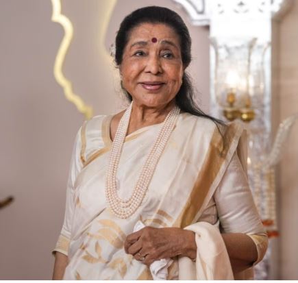 Asha Bhosle का निधन, संगीत जगत शोक में, 200–250 करोड़ संपत्ति, ‘Asha’s’ रेस्टोरेंट, ग्लोबल पहचान और अमर विरासत छोड़ गईं।