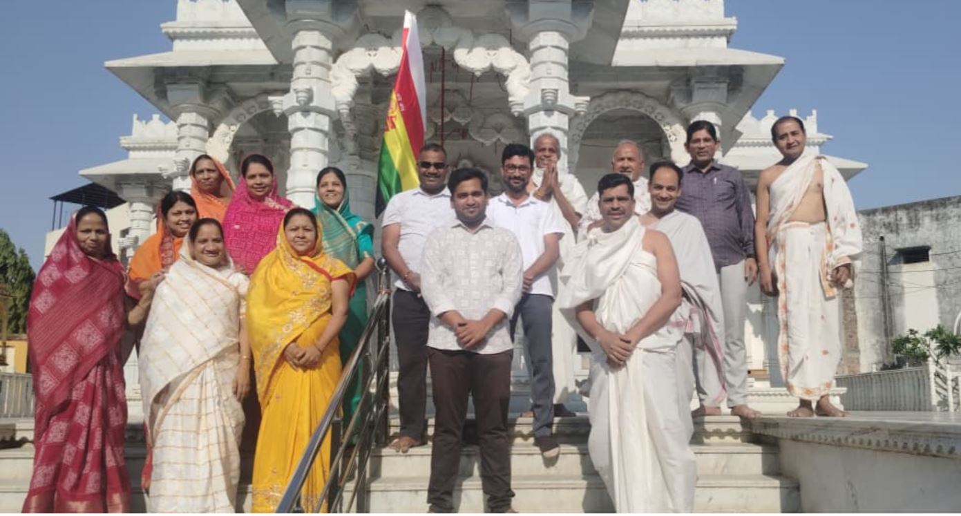 महिदपुर रोड Jain समाज ने श्री सुविधिनाथ मंदिर में शासन स्थापना दिवस पर ध्वज पूजन कर जय जय जिन शासन मनाया
