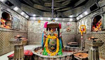 Ujjain महाकाल मंदिर में 22 अप्रैल 2026 को भव्य भस्म आरती, श्रद्धालुओं की उमड़ी भीड़