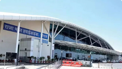 MP : दिल्ली और मुंबई की हवाई यात्रा हुई महंगी, एयर टिकट में 25% तक बढ़ोतरी