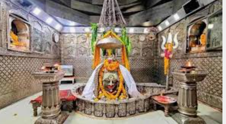 Ujjain : भस्म आरती में राजसी स्वरूप में सजे बाबा महाकाल, जयघोष से गूंजा मंदिर परिसर