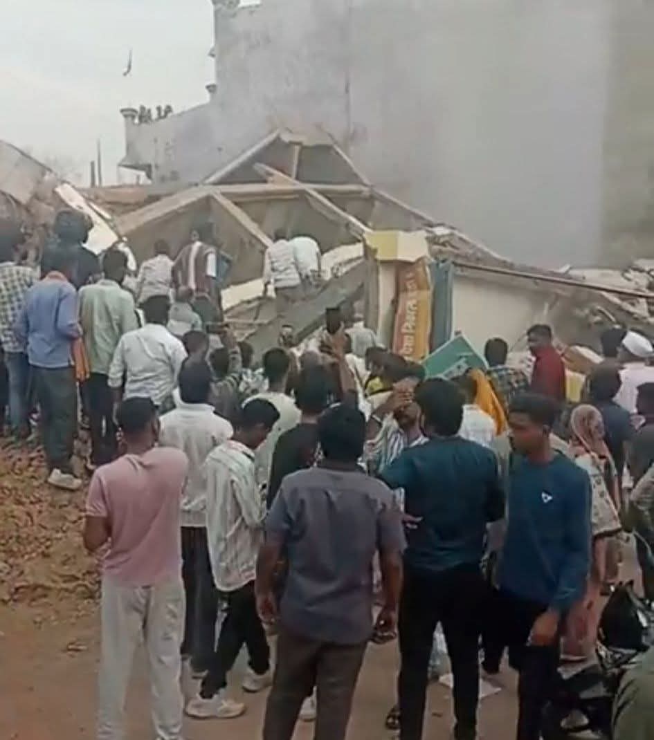 भयावह कोतमा अग्रवाल होटल बिल्डिंग हादसा: तीन मंजिला इमारत गिरी, कई दबे, राहत कार्य जारी, प्रशासन अलर्ट, लोगों में दहशत