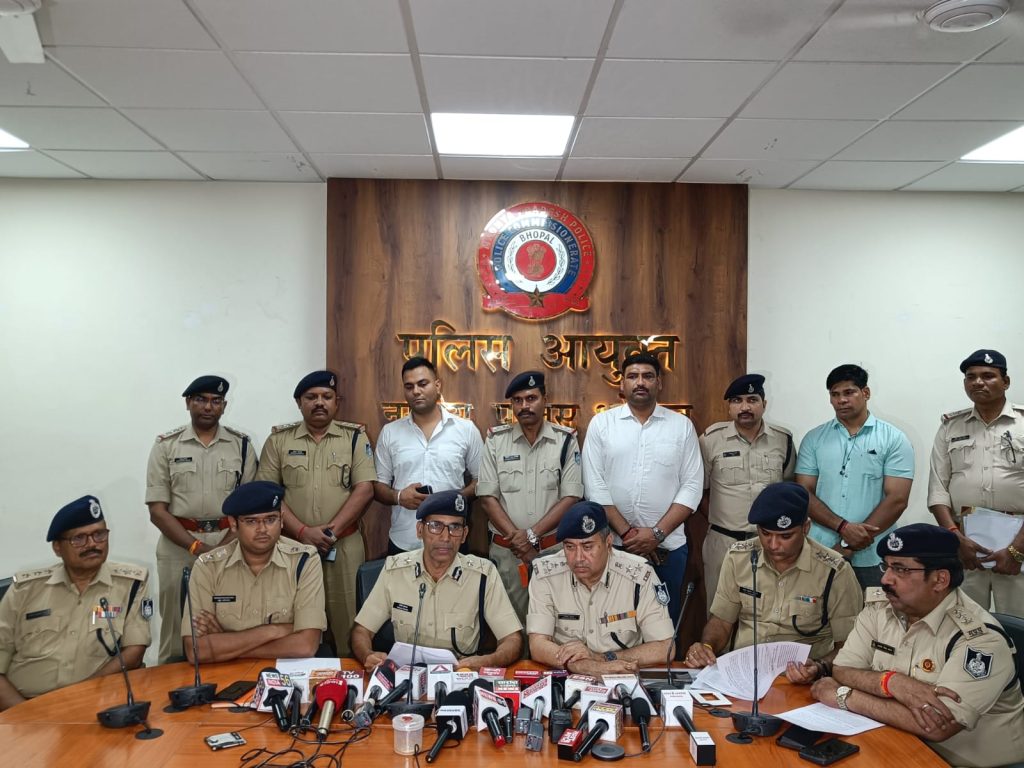 Bhopal के श्यामला हिल्स में डॉक्टर से लूट, वीआईपी क्षेत्र में सुरक्षा व्यवस्था पर गंभीर सवाल उठे
