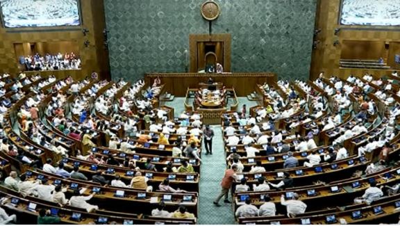 महिला आरक्षण बिल पर बड़ा नंबर गेम: NDA के सामने 360 वोट जुटाने की चुनौती, संसद में सियासी तनाव तेज