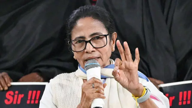 Dumdum एयरपोर्ट पर ममता बनर्जी की गाड़ी जांच विवाद से बंगाल में सियासी बवाल, केंद्र-राज्य टकराव फिर हुआ तेज