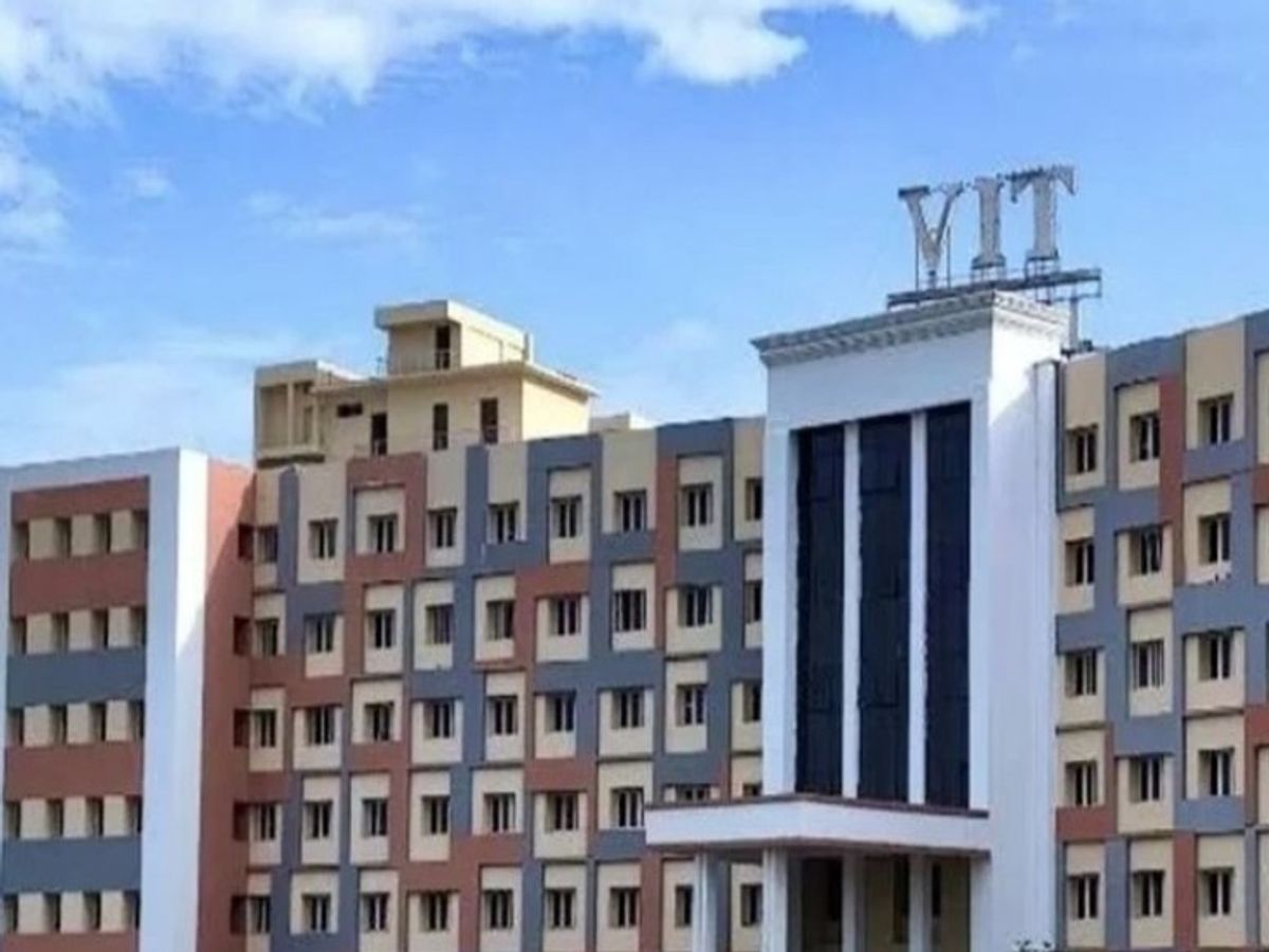 सीहोर VIT University में टाइफाइड फैला, 250 से अधिक छात्र बीमार, स्वास्थ्य विभाग जांच में जुटा, परिसर में दहशत है