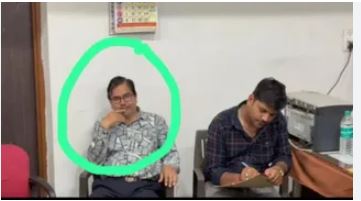 भ्रष्ट बाबू Sanjay Tiwari 25 हजार की रिश्वत लेते गिरफ्तार, जबलपुर लोकायुक्त ने नरसिंहपुर नगरपालिका में कार्रवाई की