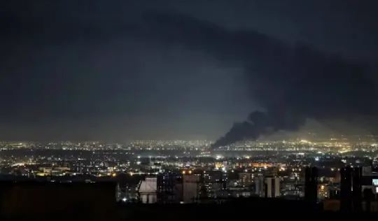 Middle East Tension: ईरान पर 48 घंटे में दूसरी बार अमेरिकी हमला, बंदर अब्बास में गूंजे धमाके, IRGC के ठिकाने बने निशाना