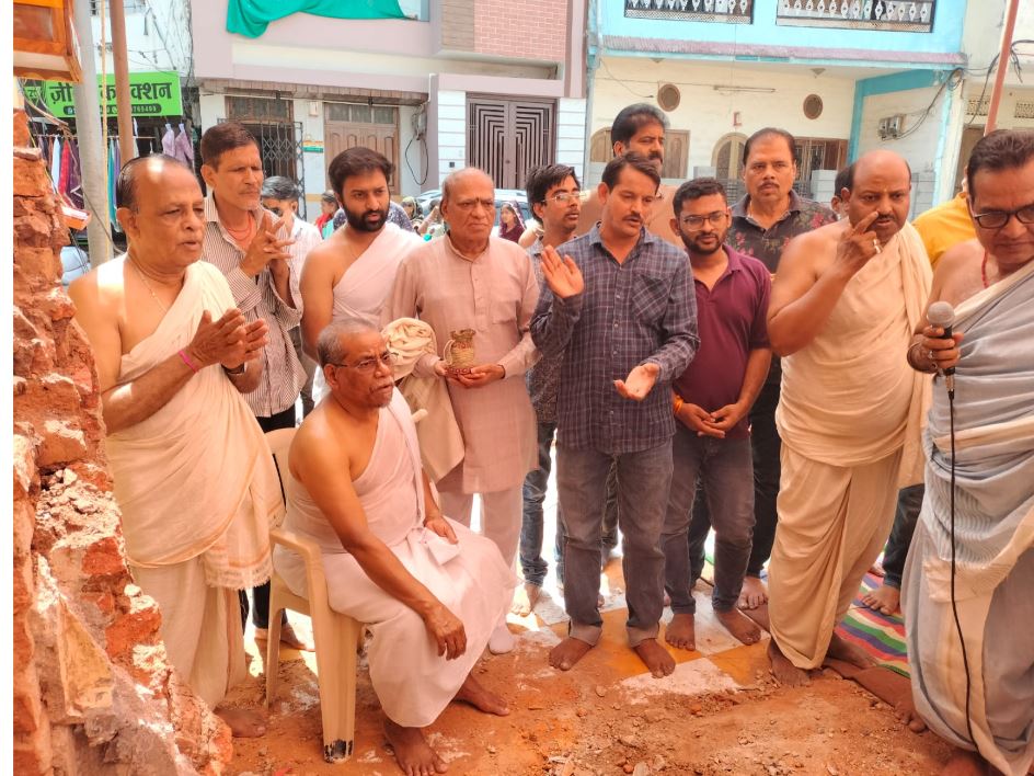 Jhabua में राजेंद्र भवन धर्मशाला का भव्य खनन मुहूर्त मेहता परिवार द्वारा चांदी की गेती से सम्पन्न हुआ
