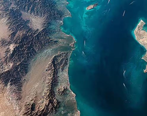 Strait of Hormuz में तनाव जारी, युद्धविराम के बावजूद समुद्री आवागमन प्रभावित, भारत के जहाज जोखिम में भी ऊर्जा आपूर्ति जारी