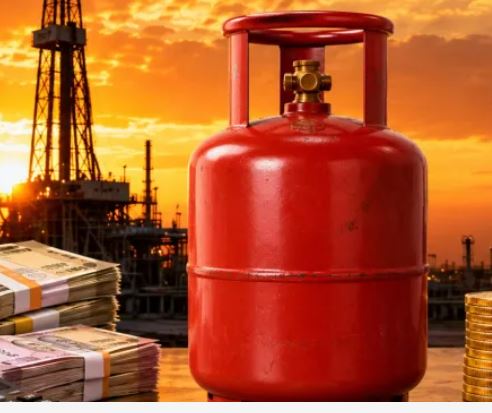 New Gas Cylinder Price Today: घरेलू गैस सिलेंडर के दाम स्थिर, कमर्शियल LPG सिलेंडर की कीमतों में भारी उछाल जारी