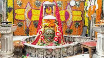 Ujjain: त्रिपुंड, त्रिनेत्र और चंद्रमा से सजे बाबा महाकाल, भस्म आरती में उमड़ा श्रद्धालुओं का सैलाब