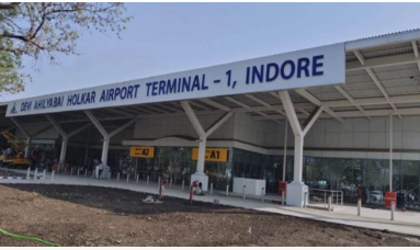 कम उड़ानों के बावजूद Indore एयरपोर्ट पर बढ़ा यात्री ट्रैफिक, चार महीनों में 14.96 लाख यात्रियों ने किया हवाई सफर