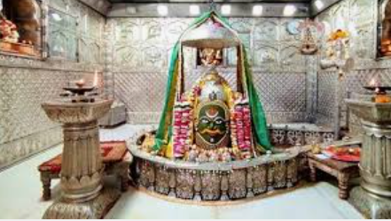 Ujjain में बाबा महाकाल की भव्य भस्म आरती, भांग और मोगरे के विशेष श्रृंगार में दिए दिव्य दर्शन