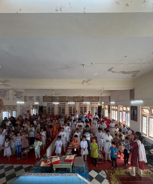 विदिशा में जिनदेशना संस्कार शिविर के 4 थे दिन धार्मिक नाटिका का मंचन, Jain सिद्धांतों पर विस्तार से हुई चर्चा