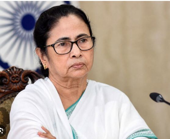बंगाल में हार के बाद Mamata Banerjee पर इस्तीफे का दबाव, राष्ट्रपति शासन को लेकर बढ़ी राजनीतिक चर्चा और संवैधानिक बहस