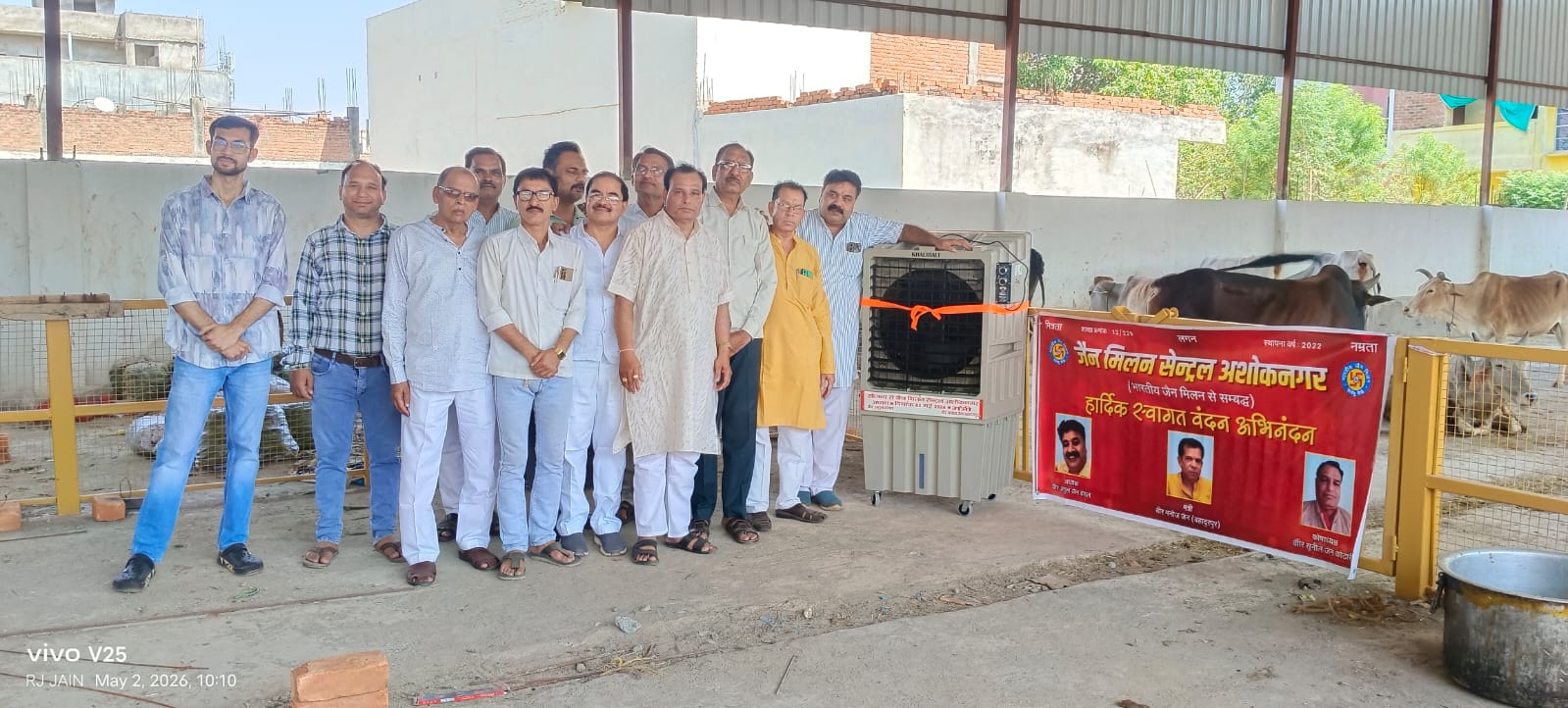 जीव दया फाउंडेशन पशु उपचार केंद्र को कूलर भेंट