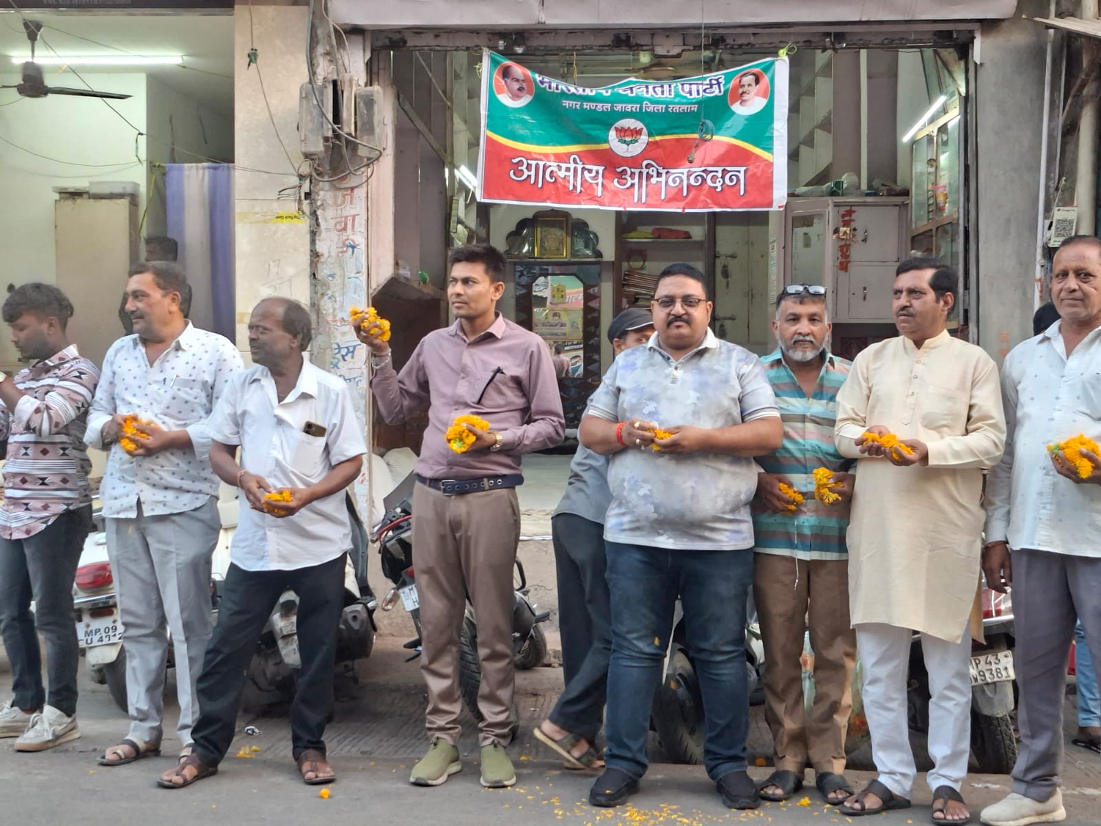 दुर्गा वाहिनी पथ संचलन जावरा में भाजपा नगर मंडल ने पुष्पवर्षा कर किया भव्य और गौरवपूर्ण स्वागत अभिनंदन