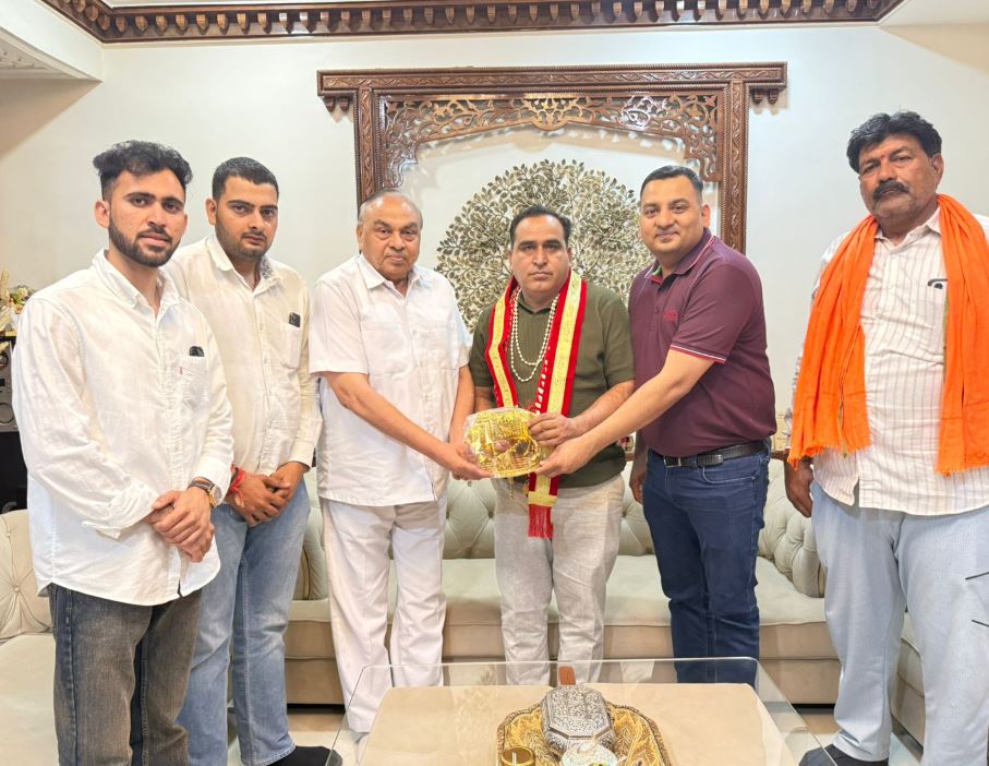 UDA उपाध्यक्ष वर्मा ने देखा गौमूत्र आधारित उत्पादों का अनूठा मॉडल, नवाचारों और ग्रामीण विकास की संभावनाओं पर जोर