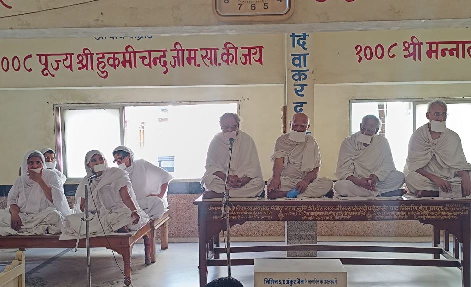 Javra धर्मसभा में संतों ने गुरु भक्ति, सद्मार्ग, कर्म और करुणा पर प्रवचन दिए, बड़ी संख्या में श्रद्धालु उपस्थित रहे