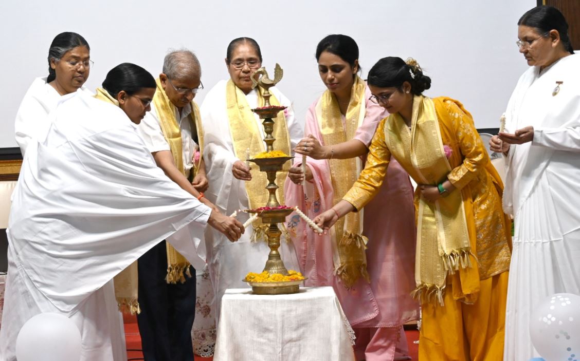 Gyanshikhar में आयोजित कार्यक्रम ने आत्म-प्रेम, सकारात्मक सोच और मानसिक संतुलन का संदेश देकर लोगों को जीवन में बदलाव के लिए प्रेरित किया