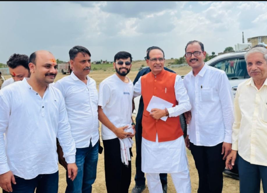 सिलवानी में सिविल अस्पताल उद्घाटन के दौरान युवाओं ने किया “Shivraj Mama” का भव्य स्वागत, माहौल बना उत्साहपूर्ण और भावनात्मक