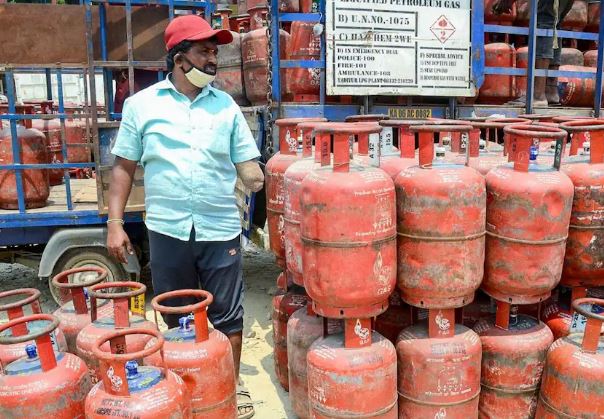 LPG Cylinder Price Update: बढ़ते क्रूड ऑयल और वैश्विक तनाव के बीच भारत में रसोई गैस की कीमतों पर असर, सब्सिडी से करोड़ों परिवारों को राहत