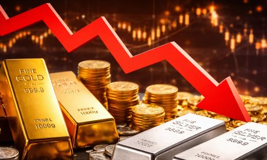 जियो-पॉलिटिकल तनाव के बीच Gold-Silver की कीमतों में हल्की गिरावट, निवेशकों की नजर वैश्विक बाजार पर
