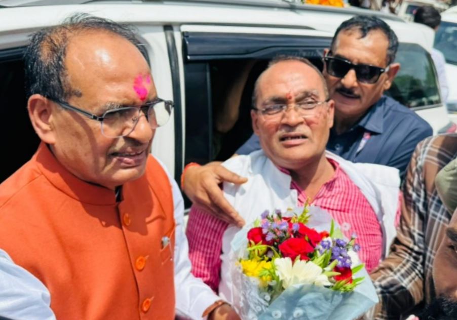 Gumti Union ने केंद्रीय मंत्री शिवराज सिंह चौहान का किया भव्य स्वागत, विभिन्न समस्याओं के निराकरण हेतु सौंपा ज्ञापन