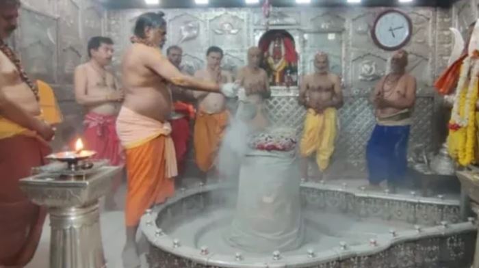 Ujjain : महाकालेश्वर मंदिर भस्म आरती दर्शन व्यवस्था में ठगी और वसूली के मामले, श्रद्धालु हो रहे शिकार